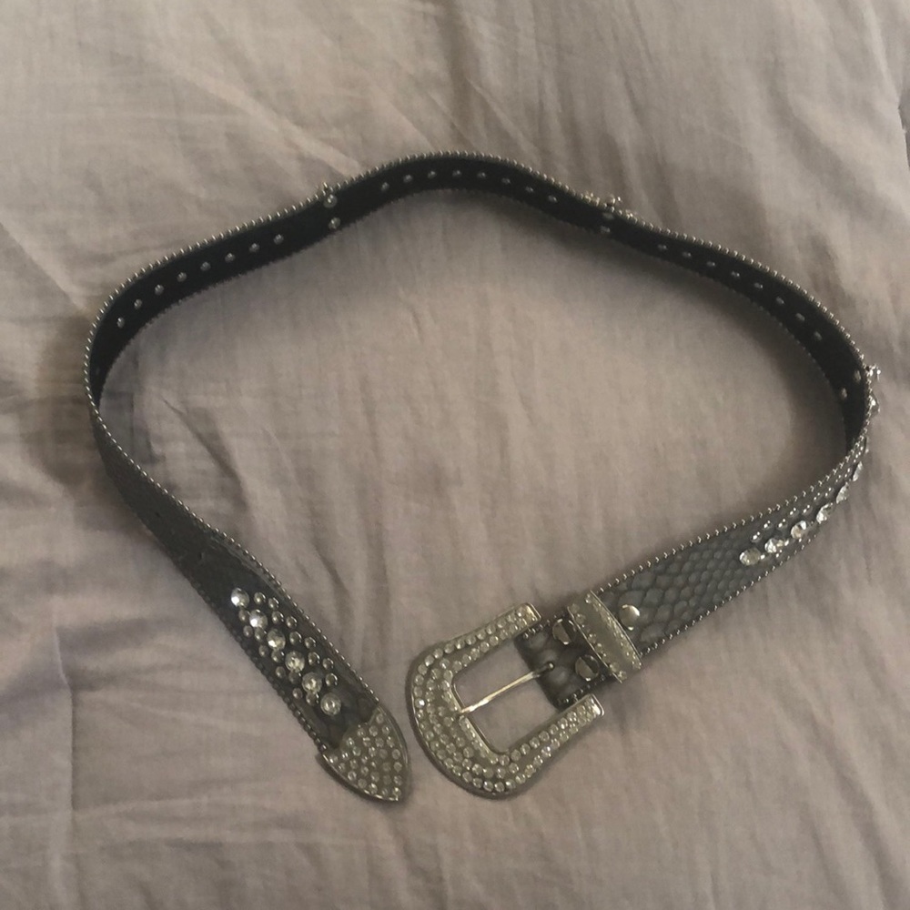 Buckle women’s belt size small (leather)